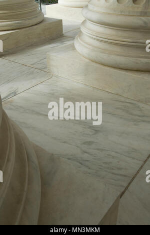 Il marmo colonne doriche presso la Corte suprema di Washington DC. Foto Stock