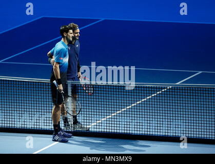 Roger Federer vs Novak Djokovic durante i singoli Final del 2015 Barclays ATP World Tour Finals - O2 Arena di Londra Inghilterra. 22 Novembre 2015 Foto Stock