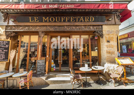 Le Mouffetard ristorante e cafè sulla Rue Mouffetard, Parigi, Francia Foto Stock