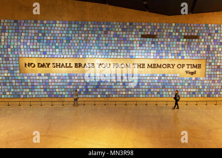 National September 11 Memorial & Museum interno, il centro cittadino di New York City, Stati Uniti d'America Foto Stock