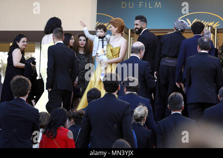 Cannes, Frankreich. Il 12 maggio 2018. Direttore Eva Husson e il suo 'Ragazze del Sole' cast frequentando il 'Ragazze del Sole/Les Filles du soleil' premiere durante la settantunesima Cannes Film Festival presso il Palais des Festivals il 12 maggio 2018 a Cannes, Francia | Verwendung weltweit Credito: dpa/Alamy Live News Foto Stock