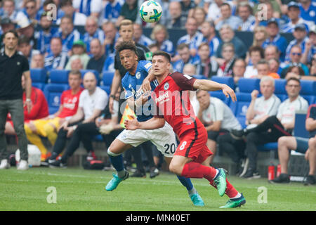 Thilo KEHRER (GER, a sinistra) e Luka JOVIC (F) a destra in azione, duelli per la palla. Il calcio 1. Bundesliga, trentaquattresima Giornata, FC Schalke 04 (GE) - Eintracht Francoforte (F), 1: 0, il 12 maggio 1818 a Gelsenkirchen/Germania. | Utilizzo di tutto il mondo Foto Stock