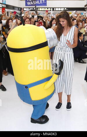 Chiba, Giappone. 14 maggio, 2018. Victoria's Secret modello Taylor Hill arriva all'Aeroporto Internazionale di Narita il 14 maggio 2018, Chiba, Giappone. Hill ha posato per le foto e ha firmato autografi per i fans al suo arrivo. Credito: Sho Tamura/AFLO/Alamy Live News Foto Stock