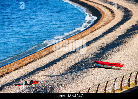 Isola di Portland. 14 maggio 2018. La settimana inizia con una chiara e soleggiato su Chesil Beach, isola di Portland Credit: stuart fretwell/Alamy Live News Foto Stock