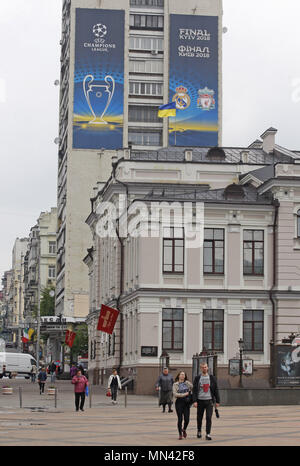 Kiev, Ucraina. 14 Maggio, 2018. Il logo della finale di UEFA Champions League 2018 è visto su una casa a Kiev, Ucraina, il 14 maggio 2018 . Kiev ospiterà la finale della UEFA Champions League 2018 il 26 maggio 2018. Credito: Serg Glovny/ZUMA filo/Alamy Live News Foto Stock