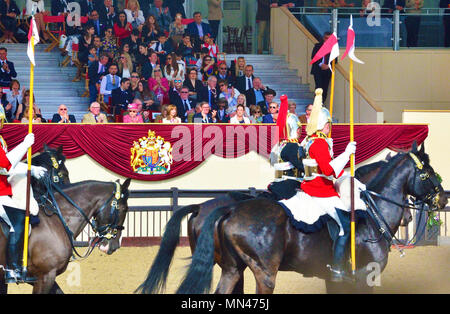 Il Castello di Windsor, Regno Unito. 13 Maggio, 2018. Il Castello di Windsor, Regno Unito. 13 maggio 2018. Il Royal Windsor Horse Show a casa Parcheggio privato del Castello di Windsor REGNO UNITO giro musicale della cavalleria della famiglia reggimento , Credito: Gary Blake /Alamy Live News Foto Stock