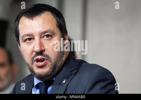 Roma, Italia. 14 Maggio, 2018. Matteo Salvini, leader del partito euroskeptic League, parla nel corso di una conferenza stampa a seguito di un incontro con l'Italia il Presidente Sergio Mattarella al Palazzo del Quirinale Credito: Sara De Marco/Alamy Live News Foto Stock