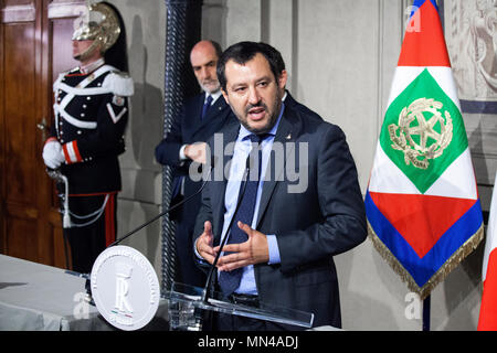 Roma, Italia. 14 Maggio, 2018. Matteo Salvini, leader del partito euroskeptic League, parla nel corso di una conferenza stampa a seguito di un incontro con l'Italia il Presidente Sergio Mattarella al Palazzo del Quirinale Credito: Sara De Marco/Alamy Live News Foto Stock