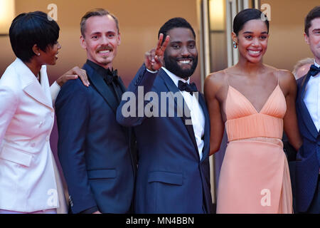 CANNES, Francia - 14 Maggio: (L-R) Damaris Lewis, Jasper Paakkonen, John David Washington, Laura Harrier frequentare lo screening di 'Blackkklansman' durante la settantunesima annuale di Cannes Film Festival presso il Palais des Festivals il 14 maggio 2018 a Cannes, Francia Credito: BTWImages/Alamy Live News Foto Stock