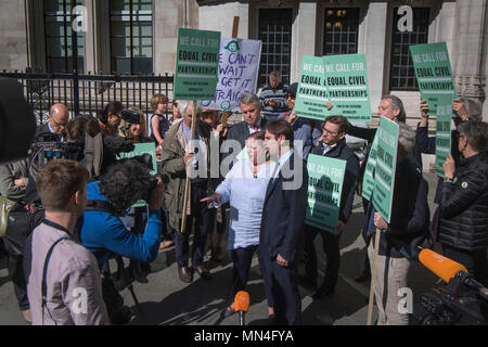 Rebecca Steinfeld e Charles Keidan al di fuori della Corte suprema di Londra la coppia eterosessuale che vogliono il diritto di entrare in un partenariato civile stanno prendendo la loro lotta per il Regno Unito il più alto tribunale del. Foto Stock