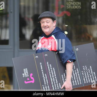 Johnny Vegas visto prendere un pezzo di ITV di casa con lui, al di fuori di ITV Studios con: Johnny Vegas dove: Londra, Regno Unito quando: 13 Apr 2018 Credit: rocciosa/WENN.com Foto Stock