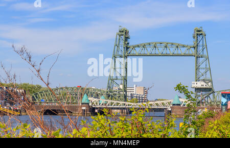 De Hef ponte ferroviario a Rotterdam Foto Stock
