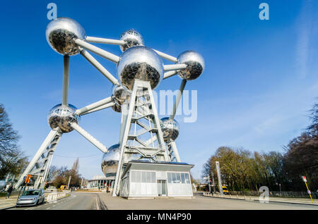 Atomium di Bruxelles. Belgio landmark strutturali metallo cromato forma Foto Stock