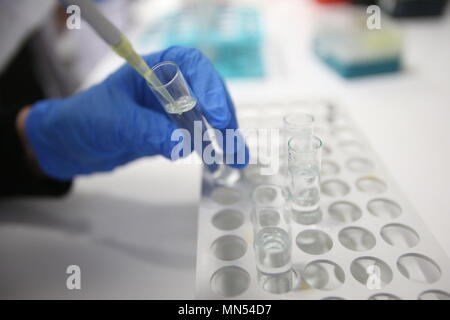 Un laboratorio è una struttura che offre condizioni controllate in cui scientifici o tecnologici di ricerca, esperimenti. Foto Stock