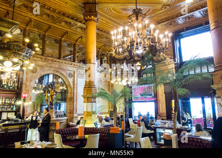 Interno del Café Metropole a Bruxelles Foto Stock