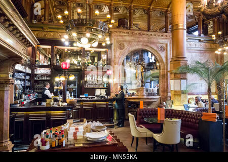 Interno del Café Metropole a Bruxelles Foto Stock