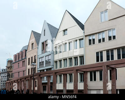 Housefronts nella Neue Altstadt, Frankfurt am Main, Germania. Il centro storico è una parte del vecchio centro della città (Altstadt), ricostruita nel modo Foto Stock