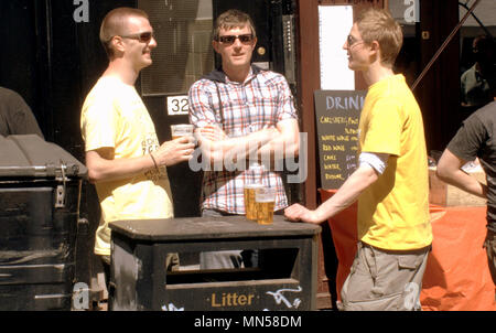 Gibson gala street west end street festival evento di festa i turisti e la gente del posto Foto Stock