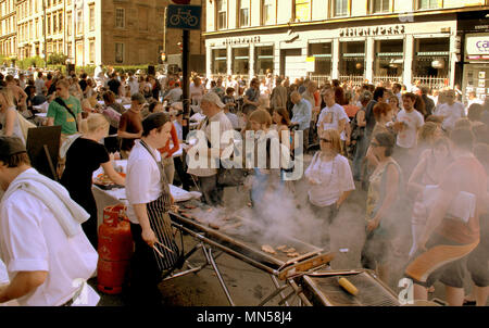 Gibson gala street west end street festival evento di festa i turisti e la gente del posto Foto Stock