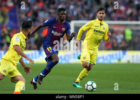 Ousmane Dembele del FC Barcelona aziona la palla in avanti durante il 2017/2018 LaLiga Santander Round 34 gioco tra FC Barcelona e Villarreal cF a Foto Stock