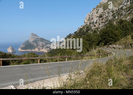 Mirador de Mal Pas, Maiorca, Baleari, Spagna. 2018. L'autostrada costiera. Foto Stock