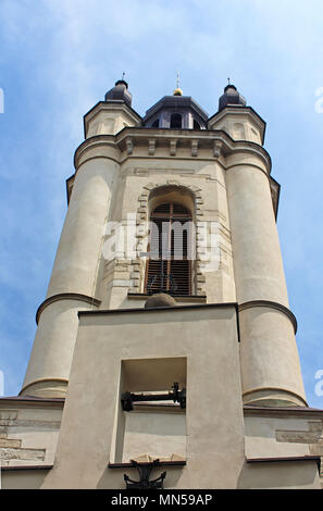 Il campanile della cattedrale armena dell Assunzione di Maria di Lviv, Ucraina è situato nel centro storico della città Foto Stock