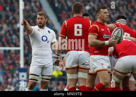 Chris Robshaw chiama il gioco durante il RBS 6 Nazioni match tra Inghilterra e Galles a Twickenham Stadium. Londra, Inghilterra. 12 Marzo 2016 Foto Stock