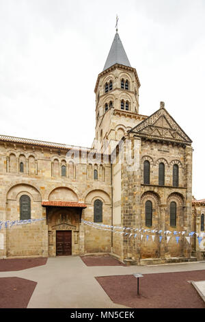 Basilica di Notre Dame du Port de Clermont-Ferrand in Auvergne-Rhône-Alpes regione, Francia. Foto Stock