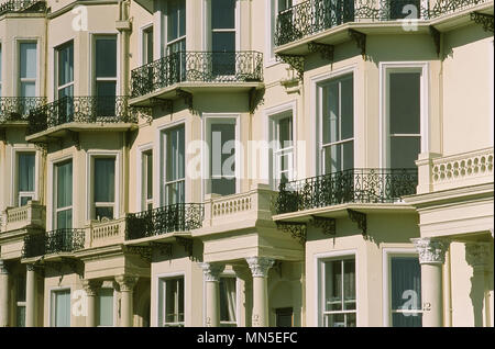 Victorian casa a schiera fronti a Warrior Square, St Leonards on Sea, Hastings, East Sussex Regno Unito Foto Stock