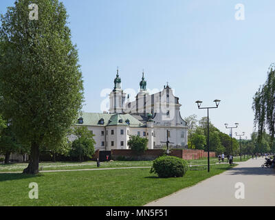 Chiesa di Cracovia sulla roccia o Skalka e monastero Paolino dal fiume Vistola Polonia Foto Stock