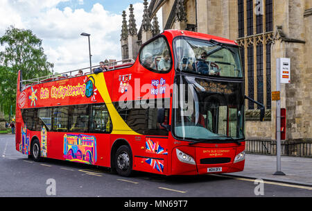 Bath City open top Tour Bus preso in bagno, Somerset, Regno Unito il 13 maggio 2018 Foto Stock
