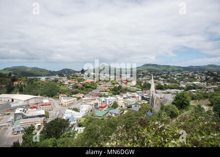 Dunedin, Otago, Nuova Zealand-December 11,2016: angolo alto vista panoramica su Port Chalmers townscape e le colline di Dunedin, Nuova Zelanda Foto Stock