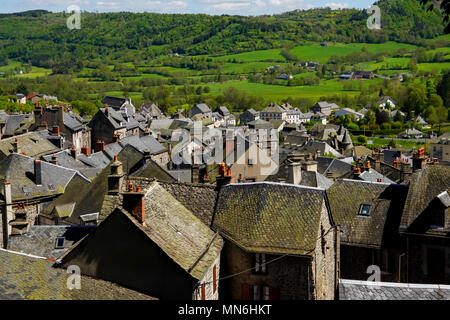 Vista in elevazione del Murat, comune nel dipartimento del Cantal nella regione di Auvergne nel centro-sud della Francia. Foto Stock
