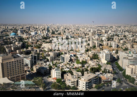 Vista aerea delle colline dei vecchi quartieri di Amman Foto Stock