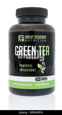 Winneconne, WI - 10 Maggio 2018: una bottiglia di grandi stagioni nutrizione tè verde supplemento su un sfondo isolato Foto Stock