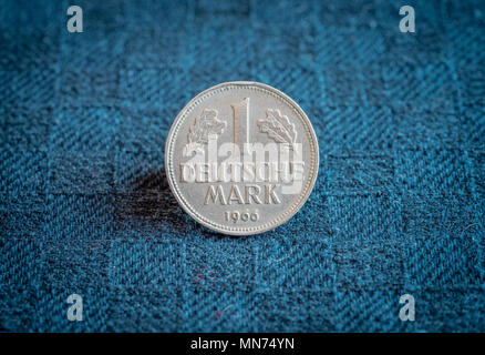 Un Deutsche Mark moneta, la moneta ufficiale della Germania Ovest e più tardi della Germania unificata fino al 2002 Foto Stock