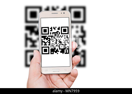 Uomo indiano mostra Smart Phone con display con il codice QR E-Commerce Foto Stock