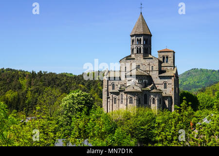 Vista di Notre-Dame-du-Mont-Cornadore, Saint-Nectaire, le Puy-en-Velay, regione Auvergne, Francia. Foto Stock