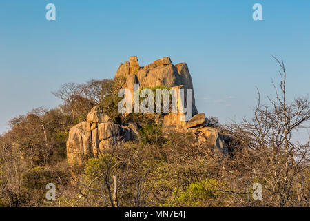 Roccia di granito in formazioni di Matobo National Park, Zimbabwe. Settembre 23, 2016. Foto Stock