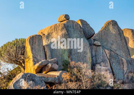 Roccia di granito in formazioni di Matobo National Park, Zimbabwe. Settembre 23, 2016. Foto Stock