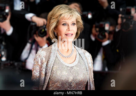 CANNES, Francia - 14 Maggio: attrice Jane Fonda è visibile sul suo modo di frequentare lo screening di 'Blackkklansman' durante la settantunesima annuale di Cannes Film Festival presso il 14 maggio 2018 a Cannes, Francia Credito: BTWImages/Alamy Live News Foto Stock