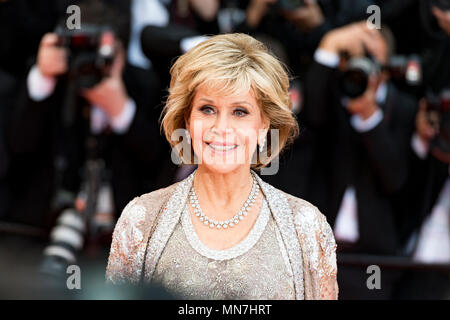 CANNES, Francia - 14 Maggio: attrice Jane Fonda è visibile sul suo modo di frequentare lo screening di 'Blackkklansman' durante la settantunesima annuale di Cannes Film Festival presso il 14 maggio 2018 a Cannes, Francia Credito: BTWImages/Alamy Live News Foto Stock