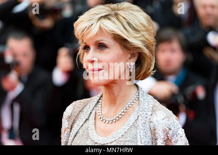 CANNES, Francia - 14 Maggio: attrice Jane Fonda è visibile sul suo modo di frequentare lo screening di 'Blackkklansman' durante la settantunesima annuale di Cannes Film Festival presso il 14 maggio 2018 a Cannes, Francia Credito: BTWImages/Alamy Live News Foto Stock