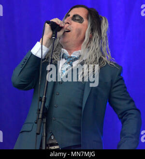 Il Somerset, Wisconsin, Stati Uniti d'America. Il 12 maggio 2018. Cantante Maynard James Keenan della banda un cerchio perfetto esegue durante l'invasione del nord Festival di musica nel Somerset, Wisconsin. Ricky Bassman/Cal Sport Media/Alamy Live News Foto Stock