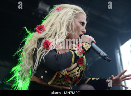 Il Somerset, Wisconsin, Stati Uniti d'America. Il 12 maggio 2018. Il cantante Heidi Pastore della banda Butcher neonati esegue durante l'invasione del nord Festival di musica nel Somerset, Wisconsin. Ricky Bassman/Cal Sport Media/Alamy Live News Foto Stock