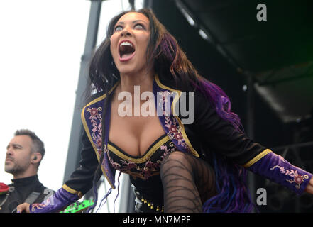 Il Somerset, Wisconsin, Stati Uniti d'America. Il 12 maggio 2018. Il cantante Carla Harvey del macellaio di banda neonati esegue durante l'invasione del nord Festival di musica nel Somerset, Wisconsin. Ricky Bassman/Cal Sport Media/Alamy Live News Foto Stock