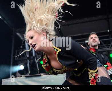 Il Somerset, Wisconsin, Stati Uniti d'America. Il 12 maggio 2018. Il cantante Heidi Pastore della banda Butcher neonati esegue durante l'invasione del nord Festival di musica nel Somerset, Wisconsin. Ricky Bassman/Cal Sport Media/Alamy Live News Foto Stock