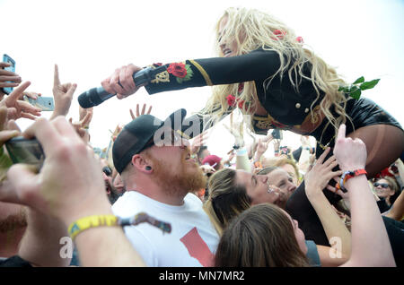 Il Somerset, Wisconsin, Stati Uniti d'America. Il 12 maggio 2018. Il cantante Heidi Pastore della banda Butcher neonati esegue durante l'invasione del nord Festival di musica nel Somerset, Wisconsin. Ricky Bassman/Cal Sport Media/Alamy Live News Foto Stock