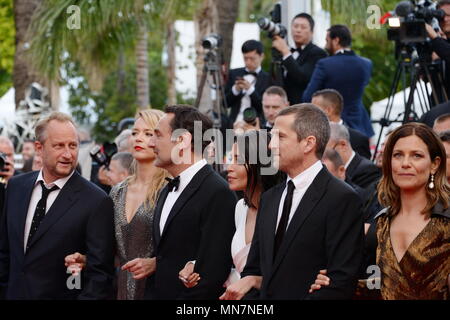 Cannes, Francia. 13 Maggio, 2018. CANNES, Francia - 13 Maggio: Mélanie Doutey, Noee abita, Guillaume Canet, Leila Bekhti, direttore Gilles Lellouche, Benoît Poelvoorde, Virginie Efira, Marina Fois, Mathieu Amalric, Felix Moati, Alban Ivanov e Thamilchelvan Balasingham frequentare lo screening di 'Sinchiostro o nuotare (Le Grand Bain)' durante la settantunesima annuale di Cannes Film Festival presso il Palais des Festivals il 13 maggio 2018 a Cannes, Francia. Credito: Federico Injimbert/ZUMA filo/Alamy Live News Foto Stock