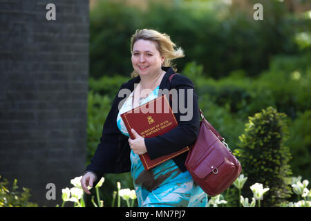 Londra, Regno Unito. Il 15 Maggio 2018.Il Segretario di Stato per l'Irlanda del Nord La Rt Hon Karen Bradley MP arriva settimanale per la riunione di gabinetto al 10 di Downing Street a Londra Credito: Keith Larby/Alamy Live News Foto Stock